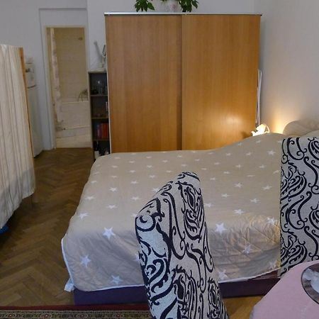 Cozy Modest Room For 2 Or 3 Persons Прага Екстериор снимка