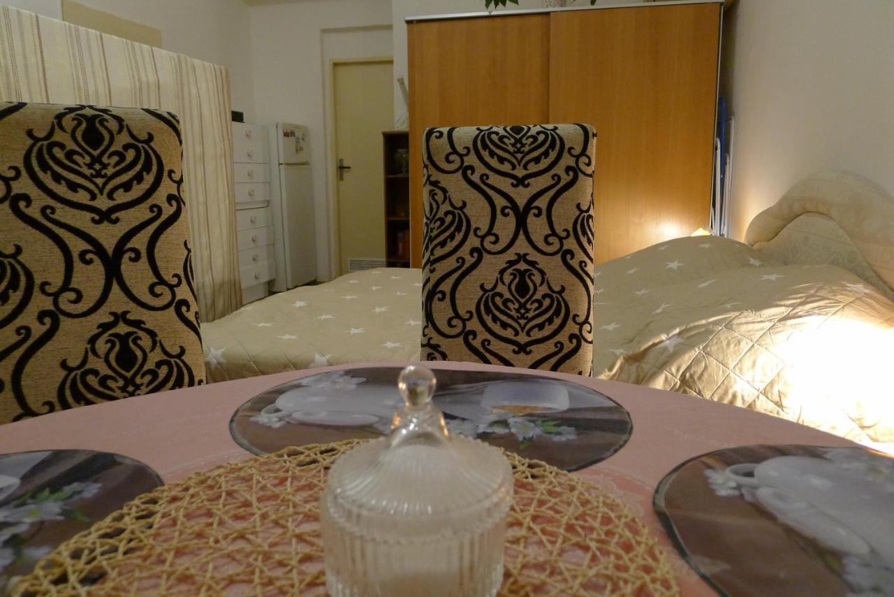 Cozy Modest Room For 2 Or 3 Persons Прага Екстериор снимка