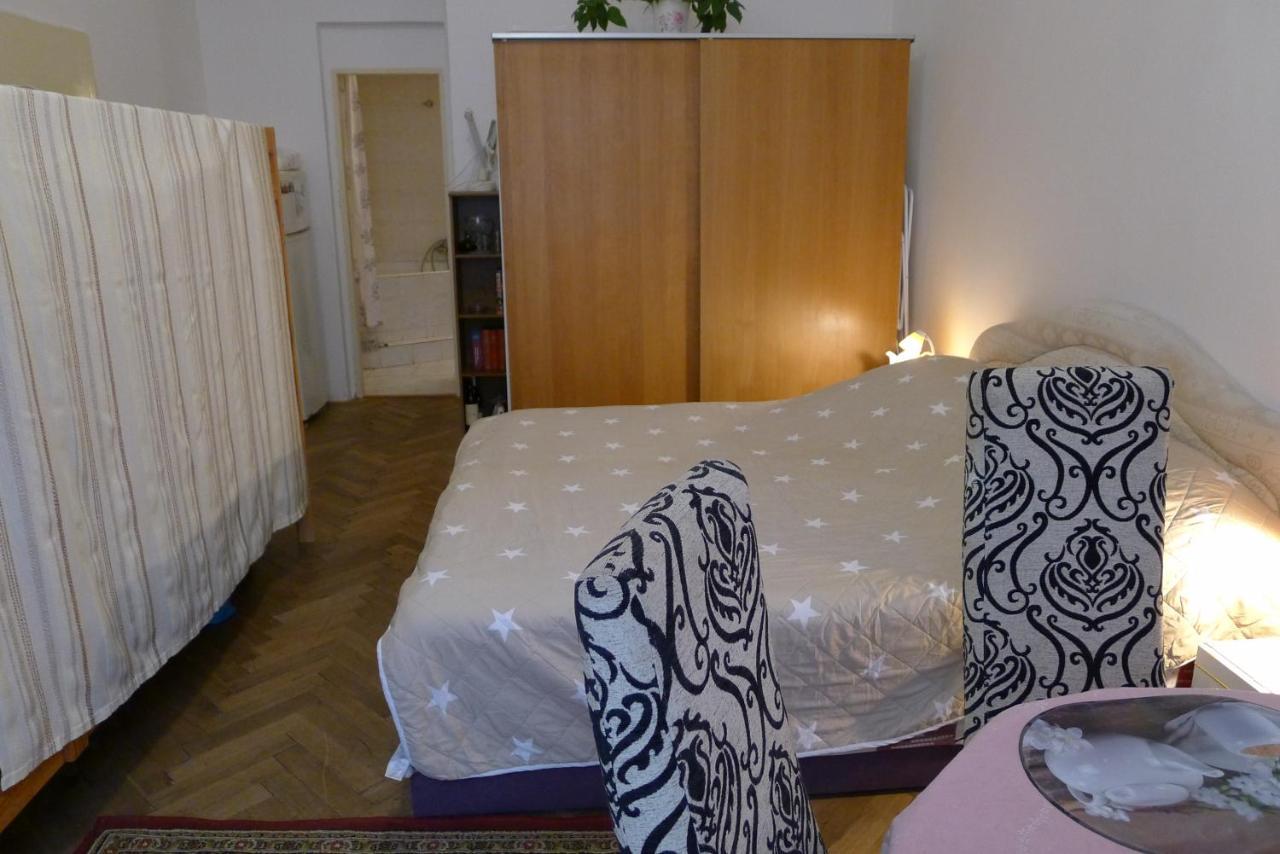 Cozy Modest Room For 2 Or 3 Persons Прага Екстериор снимка