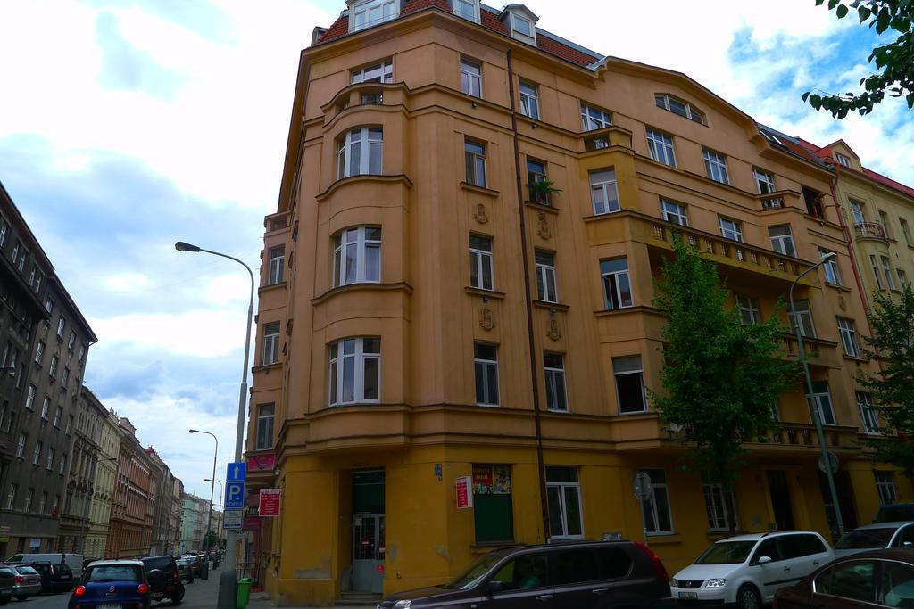 Cozy Modest Room For 2 Or 3 Persons Прага Екстериор снимка